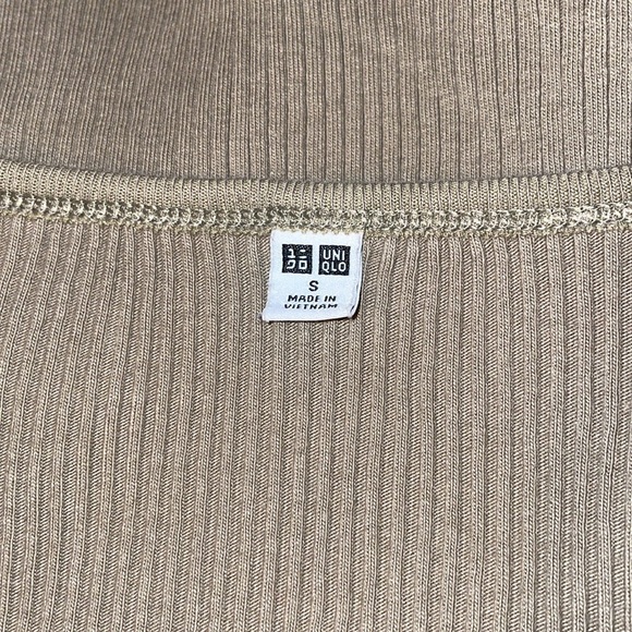 Uniqlo Gray Fitted Crop Long Sleeve Tee.  Size Small. - Picture 3 of 4
